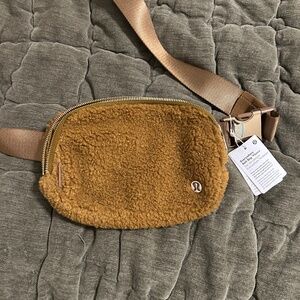 Lu Lu Lemon Everywhere Belt Bag Fleece